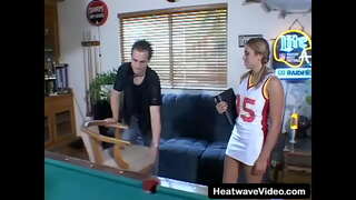 Hi Żagħżagħ Klabb #9 - Pandora-Ħolma, Tony Tedeschi - A żagħżagħ girl fuq il-mejda pool