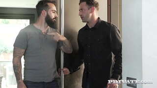 Questo culo cornea bionda pulcino non può ottenere abbastanza cazzo! Lei mette il suo culo al lavoro prendendo intenso figa martellante e doppia azione di gola profonda in un brutto threeway. Film completo in Private.com!