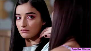 Alana Cruise sy Emily in the mampiasa samy hafa ny lela levitra