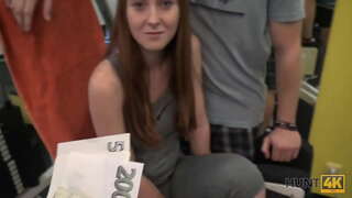 4K СОНАРЫШТЕ. Хантер кӧнымышт почеш ӱдыр шке спортзалыште яра келаштарыме трахнуть Рогоносец