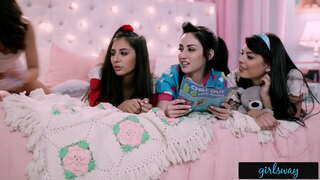 Ny Voalohany Lesbiana Vanin-Taona Mafana Sleepover