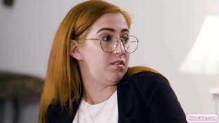 ���್ಲೊಂಡೆ ಮತ್ತು ತನ್ನ ಸಂಗಾತಿ ದಪ್ಪ ಮೊಲೆಯ ಅಪರಾಧ ಯೋಜನೆ ತಮ್ಮ ಮುಂದೆ ದೊಡ್ಡ ಗುರಿ.ಇದ್ದಕ್ಕಿದ್ದಂತೆ,ತನ್ನ ಬಂಧವಿಮೋಚನೆಯ ಅಧಿಕಾರಿ ಆಗಮಿಸಿ ತನಿಖೆ ಅವಳ ಸಂಗಾತಿ.ಅವರು ವರ್ತಿಸುತ್ತಾರೆ ಒಂದು ಜೋಡಿ ಮತ್ತು ಅದನ್ನು ಸಾಬೀತು ಅಧಿಕಾರಿ.ಅವರು ಆರಂಭ ಚುಂಬನ ಮತ್ತು ಸಂಭೋಗ ಪರಸ್ಪರರ ತುಲ್ಲು.