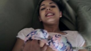 PAS FIICA GINA VALENTINA VREA SĂ SE JOACE CU TATI PENIS URIAS PAS FIICA GINA VALENTINA VREA SĂ SE JOACE CU TATI PENIS URIAS